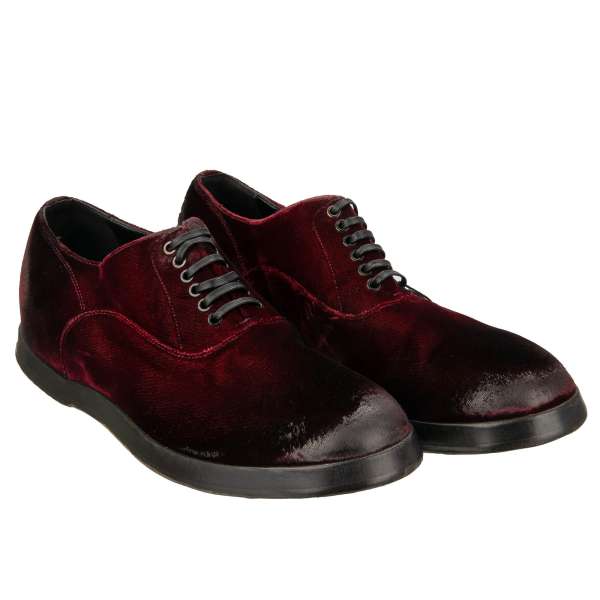 Vintage Effekt Derby Schuhe aus Samt mit Beschichtung in Bordeaux von DOLCE & GABBANA