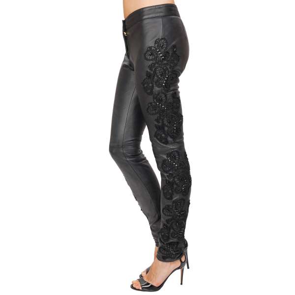 "Black Widow" Lederhose mit Perlen Schmetteling Stickerei und Philipp Plein Logo Metall Schild hinten von PHILIPP PLEIN 