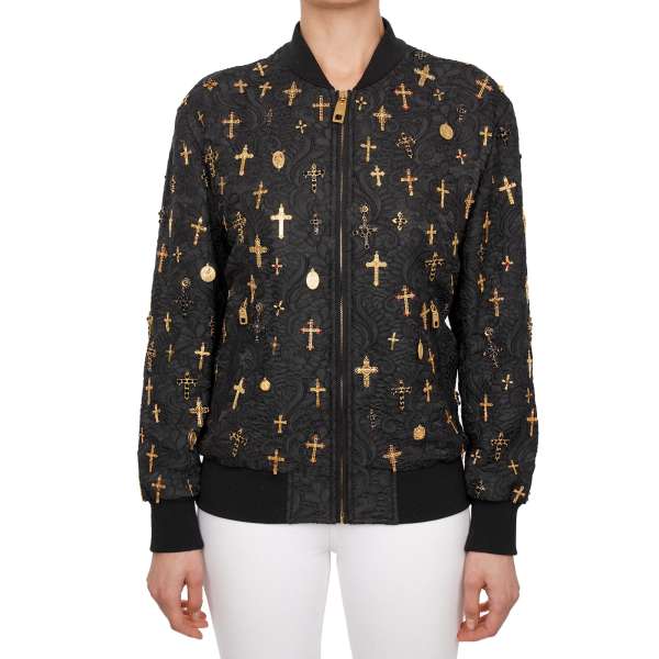 Einzigartige Bomberjacke aus Spitze Muster Jacquard mit Kristallen Kreuzen und Broschen mit Reißverschluss, Taschen und Strick Details von DOLCE & GABBANA