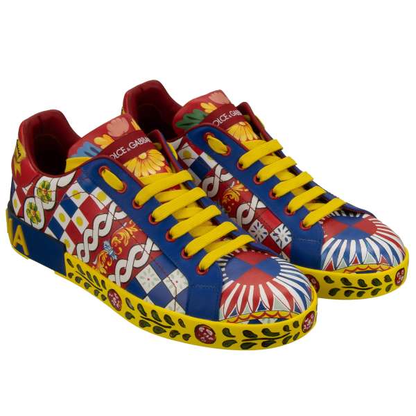 Low Top Herren Leder Sneaker PORTOFINO mit Carretto Print, hand-bemahlten Elementen und DG Logo in Rot, Blau und Gelb von DOLCE & GABBANA