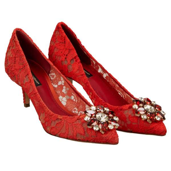 Spitzform Pumps BELLUCCI mit Kristallen Brosche aus Taormina Spitze in Rot von DOLCE & GABBANA