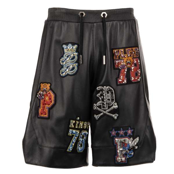 Leder Shorts mit Kristallen bestickten Patches in Schwarz von PHILIPP PLEIN