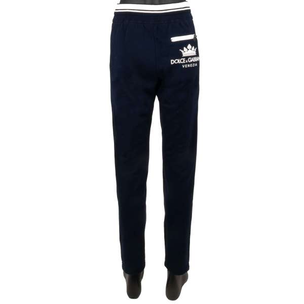 Trainingshose / Jogginghose aus Baumwolle mit DG Krone Logo Print, Taschen mit Reißverschluss und elastischer Taille in Dunkel Grau von DOLCE & GABBANA 