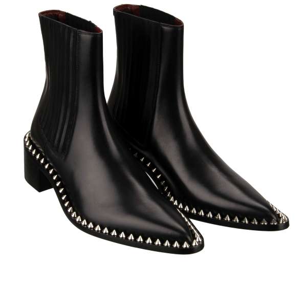 Leder Stiefel ACHILLE mit DG Metall Logo Absatz und Nieten in Schwarz von DOLCE & GABBANA