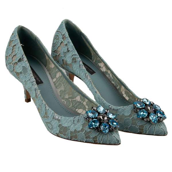 Spitzform Pumps BELLUCCI mit Kristallen Brosche aus Taormina Spitze in Blau von DOLCE & GABBANA