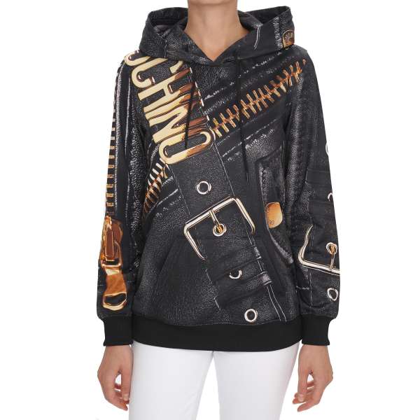 Sweater / Hoodie mit Biker Jacke Logo Print in schwarz und gold von MOSCHINO COUTURE