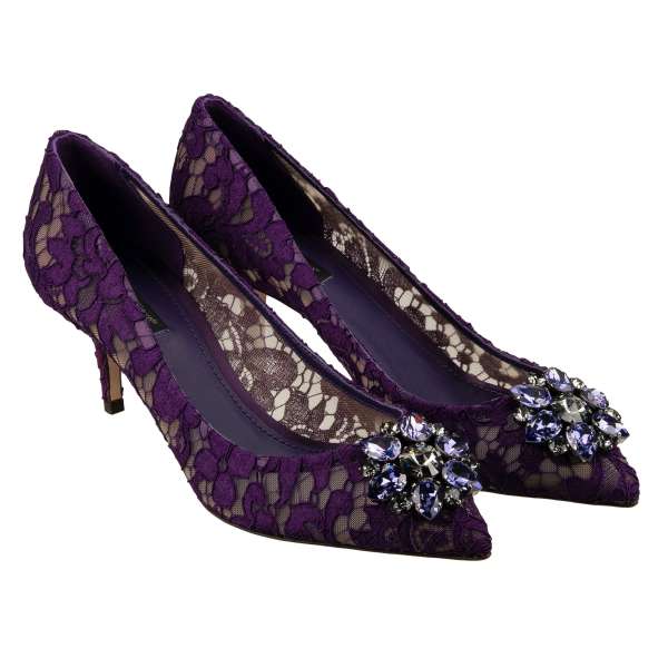 Spitzform Pumps BELLUCCI mit Kristallen Brosche aus Taormina Spitze in Lila von DOLCE & GABBANA